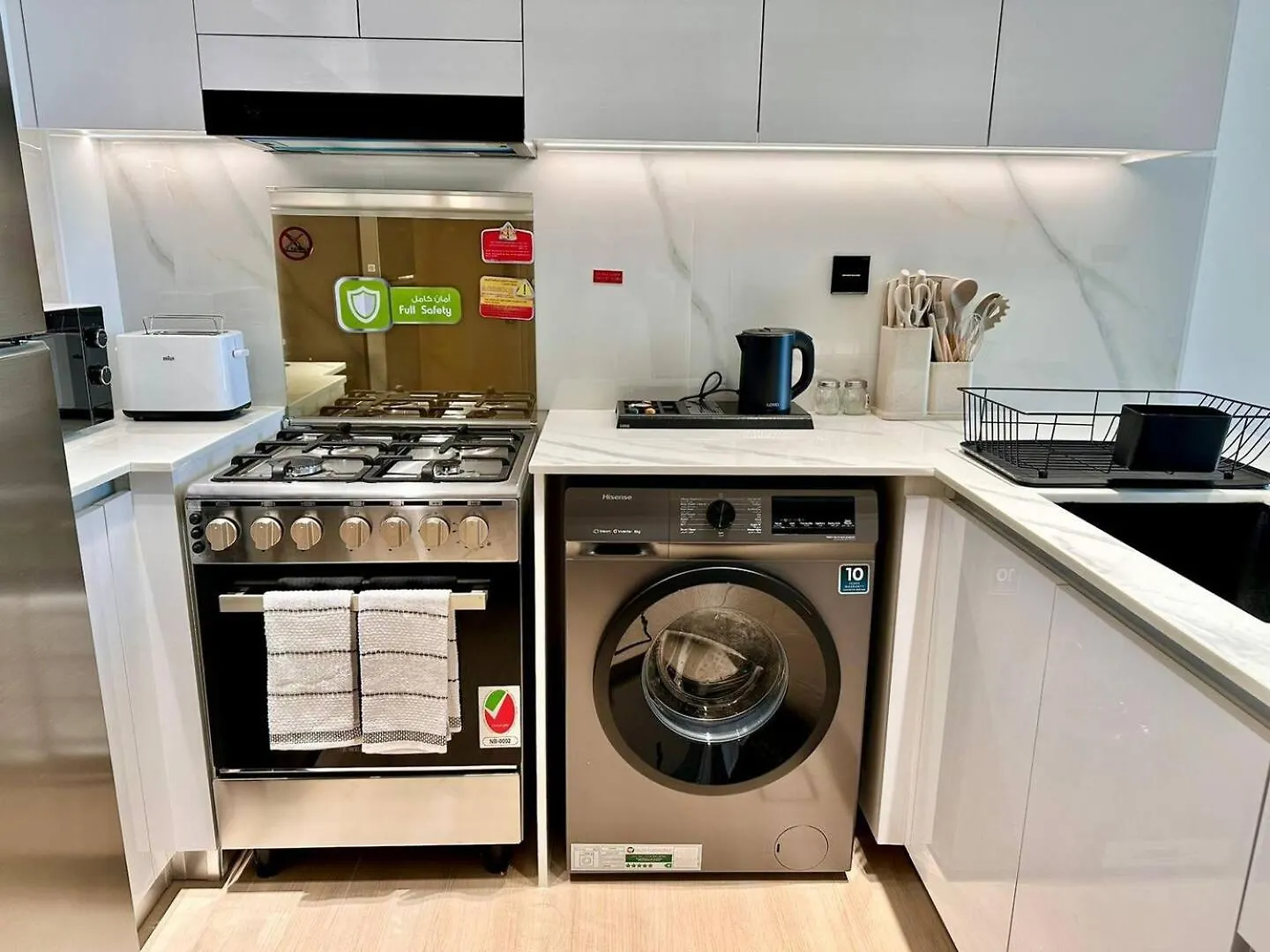 Fully Furnished 1 Bedroom Apartment With Balcony Dubai 0*,