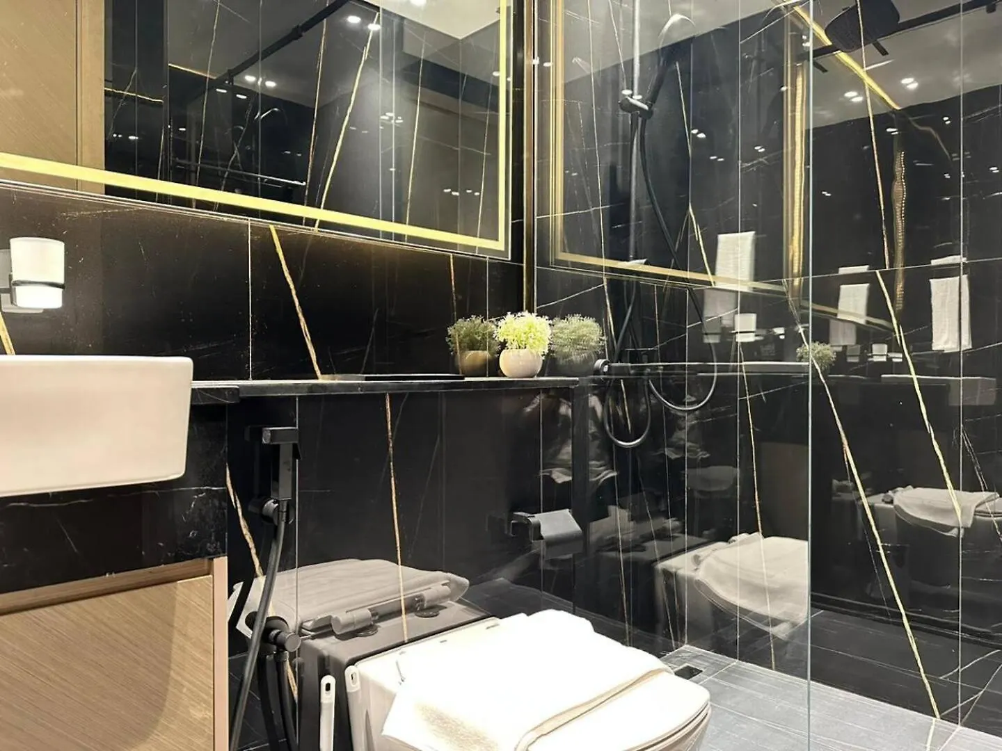 Fully Furnished 1 Bedroom Apartment With Balcony Dubai United Arab Emirates