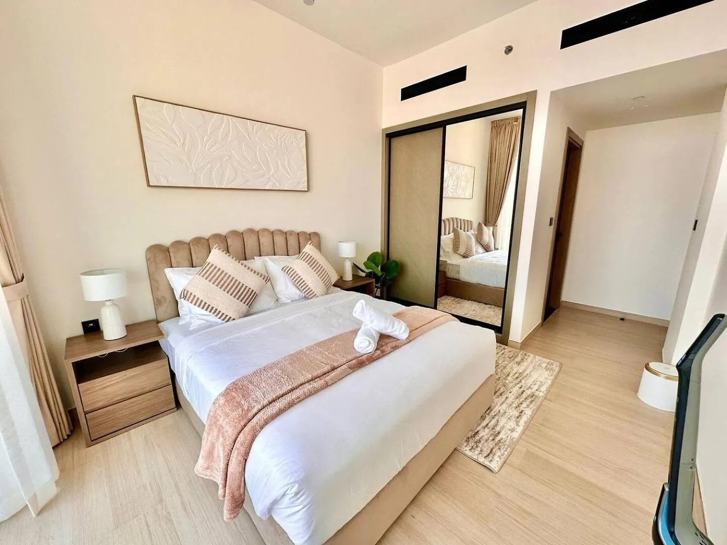 Fully Furnished 1 Bedroom Apartment With Balcony Dubai