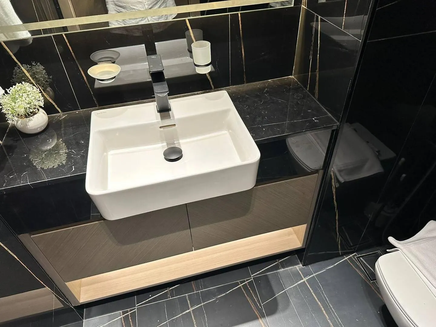 Fully Furnished 1 Bedroom Apartment With Balcony Dubai